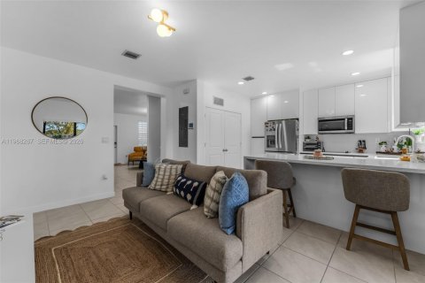 Townhouse in Florida City, Florida 3 bedrooms, 132.66 sq.m. № 2031677 - photo 9