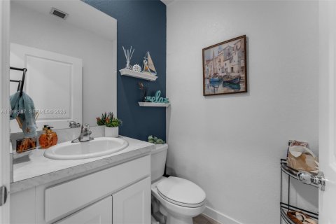 Townhouse in Florida City, Florida 3 bedrooms, 132.66 sq.m. № 2031677 - photo 13