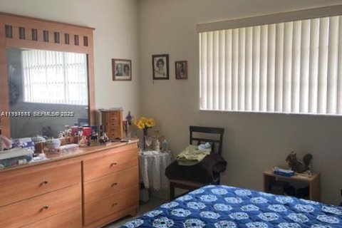 Condo in Hialeah Gardens, Florida, 2 bedrooms  № 1992833 - photo 7