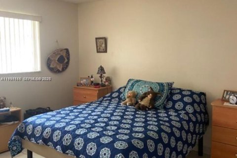 Condo in Hialeah Gardens, Florida, 2 bedrooms  № 1992833 - photo 8