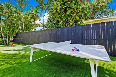 Casa en venta en Miami, Florida, 6 dormitorios, 225.85 m2 № 1860297 - foto 15