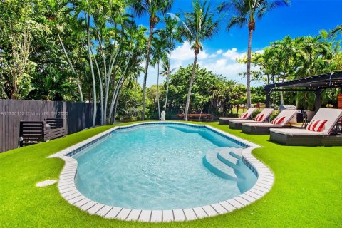 Casa en venta en Miami, Florida, 6 dormitorios, 225.85 m2 № 1860297 - foto 4