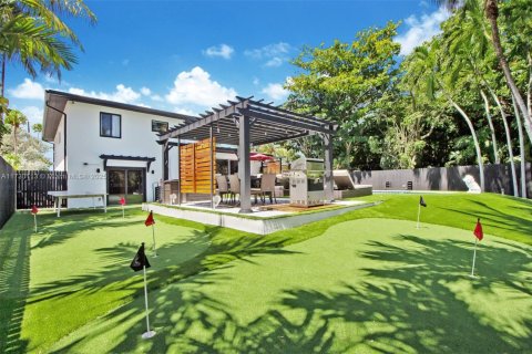 Casa en venta en Miami, Florida, 6 dormitorios, 225.85 m2 № 1860297 - foto 6