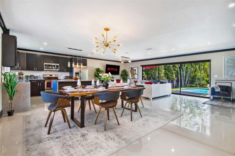 Casa en venta en Miami, Florida, 6 dormitorios, 225.85 m2 № 1860297 - foto 25