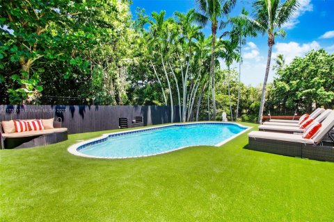 Casa en venta en Miami, Florida, 6 dormitorios, 225.85 m2 № 1860297 - foto 13