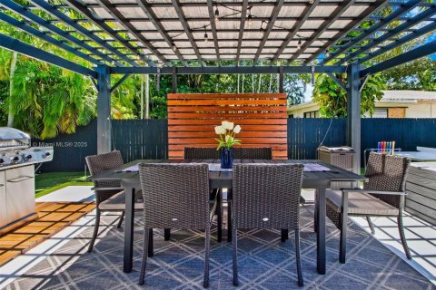 Casa en venta en Miami, Florida, 6 dormitorios, 225.85 m2 № 1860297 - foto 18