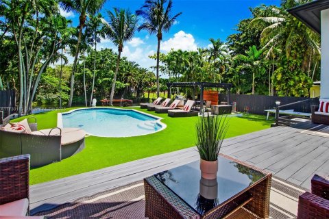 Casa en venta en Miami, Florida, 6 dormitorios, 225.85 m2 № 1860297 - foto 3