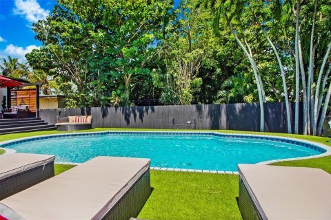 Casa en venta en Miami, Florida, 6 dormitorios, 225.85 m2 № 1860297 - foto 20