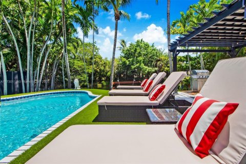 Casa en venta en Miami, Florida, 6 dormitorios, 225.85 m2 № 1860297 - foto 14