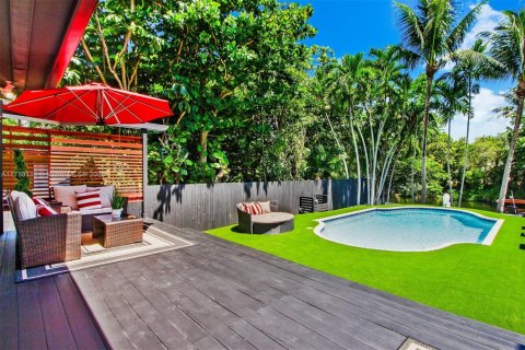 Casa en venta en Miami, Florida, 6 dormitorios, 225.85 m2 № 1860297 - foto 8