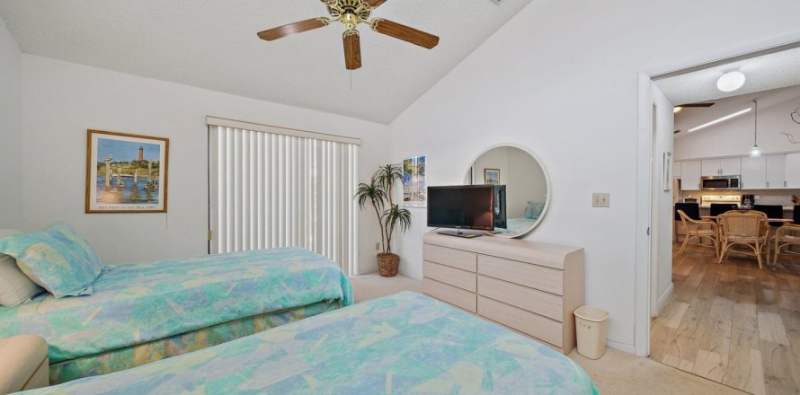 House in Jupiter, Florida 2 bedrooms, 102.19 sq.m. № 1044101