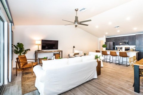 Casa en alquiler en Punta Gorda, Florida, 3 dormitorios, 127.93 m2 № 1295833 - foto 5