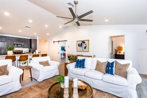 Casa en alquiler en Punta Gorda, Florida, 3 dormitorios, 127.93 m2 № 1295833 - foto 6