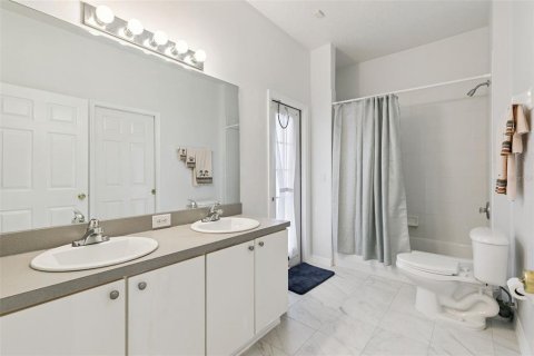 Casa en venta en Orlando, Florida, 4 dormitorios, 220.27 m2 № 2425275 - foto 25