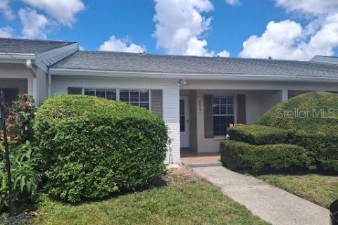 House in New Port Richey, Florida 2 bedrooms, 82.5 sq.m. № 2148309