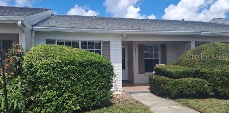 House in New Port Richey, Florida 2 bedrooms, 82.5 sq.m. № 2148309
