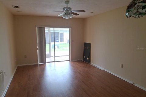 House in New Port Richey, Florida 2 bedrooms, 82.5 sq.m. № 2148309 - photo 2