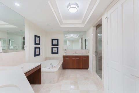 Condominio en venta en Bal Harbour, Florida, 3 dormitorios, 288.46 m2 № 2077166 - foto 11