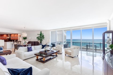 Condominio en Bal Harbour, Florida, 3 dormitorios  № 2077166