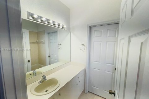 Touwnhouse à louer à North Lauderdale, Floride: 3 chambres, 142.42 m2 № 2265575 - photo 13