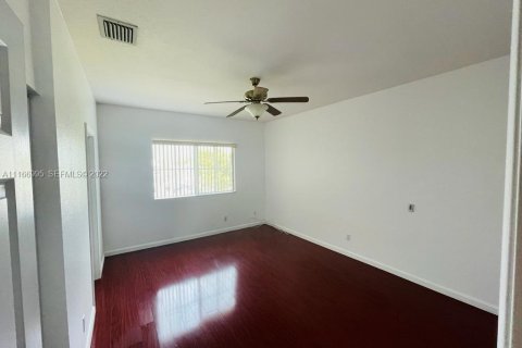 Touwnhouse à louer à North Lauderdale, Floride: 3 chambres, 142.42 m2 № 2265575 - photo 12