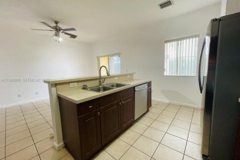 Touwnhouse à louer à North Lauderdale, Floride: 3 chambres, 142.42 m2 № 2265575 - photo 11