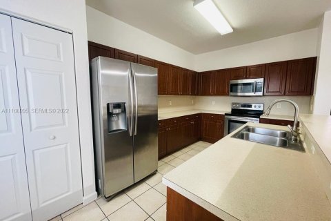 Touwnhouse à louer à North Lauderdale, Floride: 3 chambres, 142.42 m2 № 2265575 - photo 10