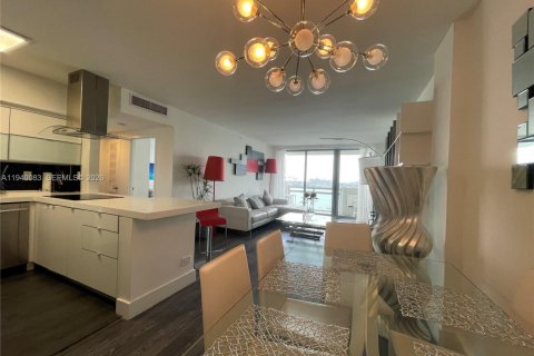 Купить кондоминиум в Майами-Бич, Флорида 1 спальня, 67.54м2, № 1997346 - фото 1