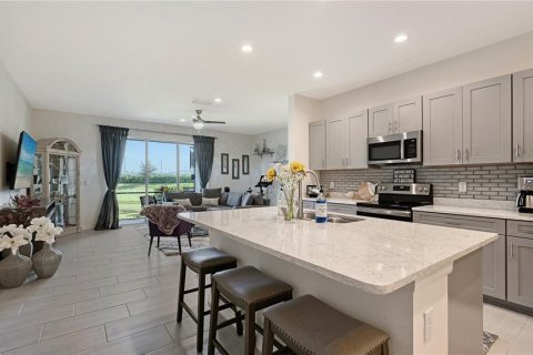 Townhouse in Parrish, Florida 3 bedrooms, 169.27 sq.m. № 1875774 - photo 5