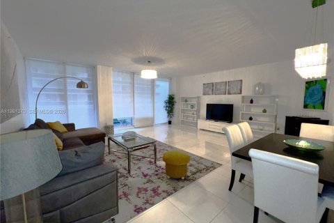 Condo in Surfside, Florida, 2 bedrooms  № 2024468 - photo 4