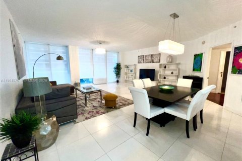 Кондоминиум с 2 спальнями в Серфсайд, Флорида № 2024468