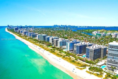 Condo in Surfside, Florida, 2 bedrooms  № 2024468 - photo 30