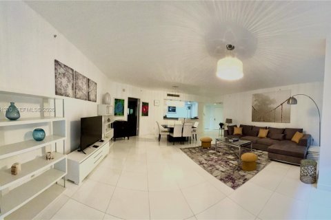 Condo in Surfside, Florida, 2 bedrooms  № 2024468 - photo 6