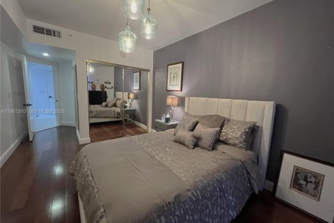 Condo in Surfside, Florida, 2 bedrooms  № 2024468 - photo 20