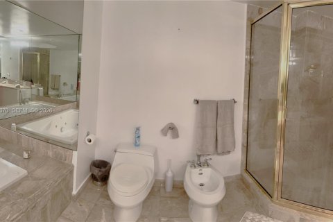 Condo in Surfside, Florida, 2 bedrooms  № 2024468 - photo 16