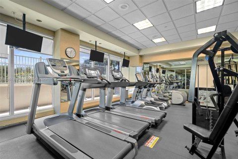 Condo in Surfside, Florida, 2 bedrooms  № 2024468 - photo 26