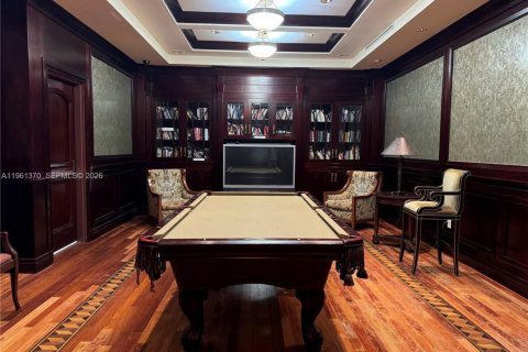 Condo in Surfside, Florida, 2 bedrooms  № 2024468 - photo 25