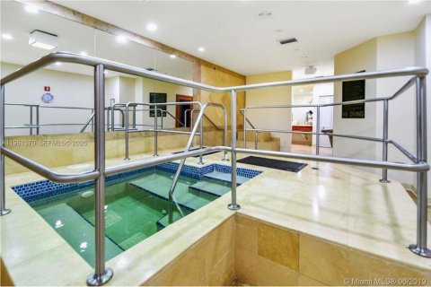 Condo in Surfside, Florida, 2 bedrooms  № 2024468 - photo 28