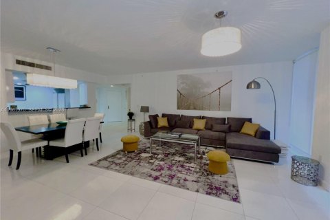 Condo in Surfside, Florida, 2 bedrooms  № 2024468 - photo 5