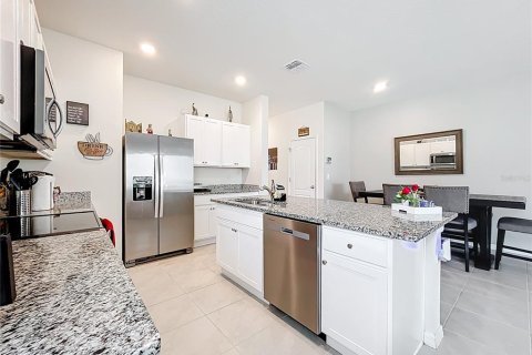 Townhouse in Howey-in-the-Hills, Florida 3 bedrooms, 162.39 sq.m. № 1689814 - photo 21