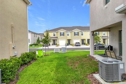 Townhouse in Howey-in-the-Hills, Florida 3 bedrooms, 162.39 sq.m. № 1689814 - photo 5