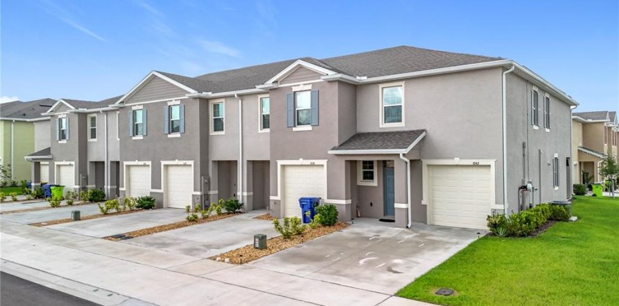 Townhouse in Howey-in-the-Hills, Florida 3 bedrooms, 162.39 sq.m. № 1689814