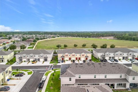 Townhouse in Howey-in-the-Hills, Florida 3 bedrooms, 162.39 sq.m. № 1689814 - photo 8