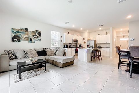 Townhouse in Howey-in-the-Hills, Florida 3 bedrooms, 162.39 sq.m. № 1689814 - photo 16