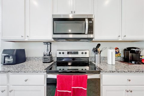 Townhouse in Howey-in-the-Hills, Florida 3 bedrooms, 162.39 sq.m. № 1689814 - photo 25