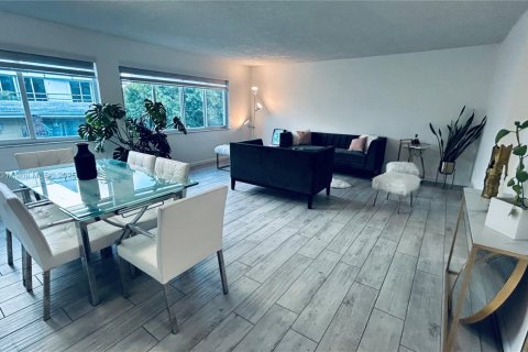 Снять в аренду кондоминиум в Бей-Харбор-Айлендс, Флорида 1 спальня, 88.26м2, № 1949866 - фото 1