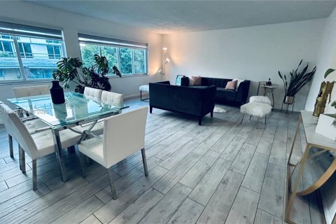 Снять в аренду кондоминиум в Бей-Харбор-Айлендс, Флорида 1 спальня, 88.26м2, № 1949866 - фото 6