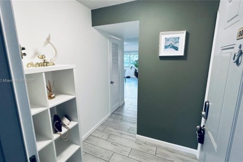 Снять в аренду кондоминиум в Бей-Харбор-Айлендс, Флорида 1 спальня, 88.26м2, № 1949866 - фото 2