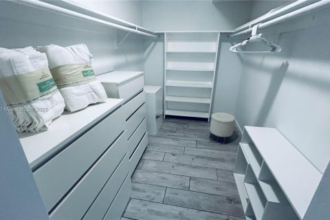 Снять в аренду кондоминиум в Бей-Харбор-Айлендс, Флорида 1 спальня, 88.26м2, № 1949866 - фото 14