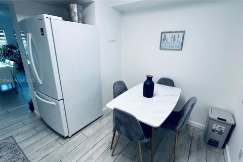 Снять в аренду кондоминиум в Бей-Харбор-Айлендс, Флорида 1 спальня, 88.26м2, № 1949866 - фото 10